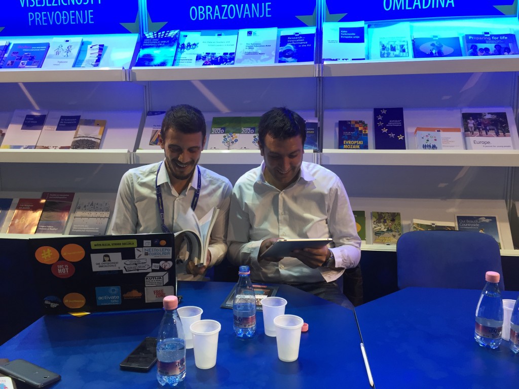 Debata Papir vs ekran
