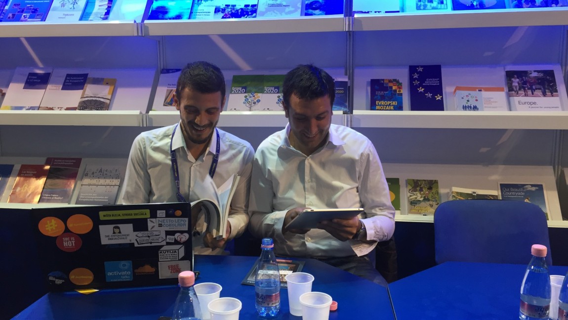 Debata Papir vs ekran